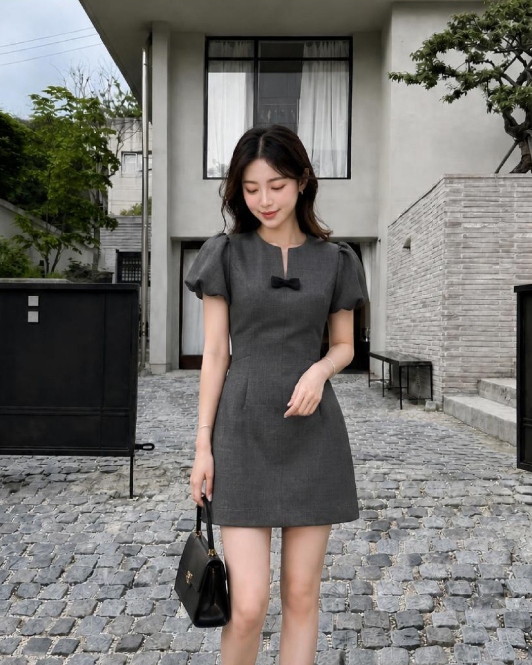 Elisa – Váy chữ A Mini Cổ tròn Xẻ Chữ V Đính Nơ Đen — Xám đậm