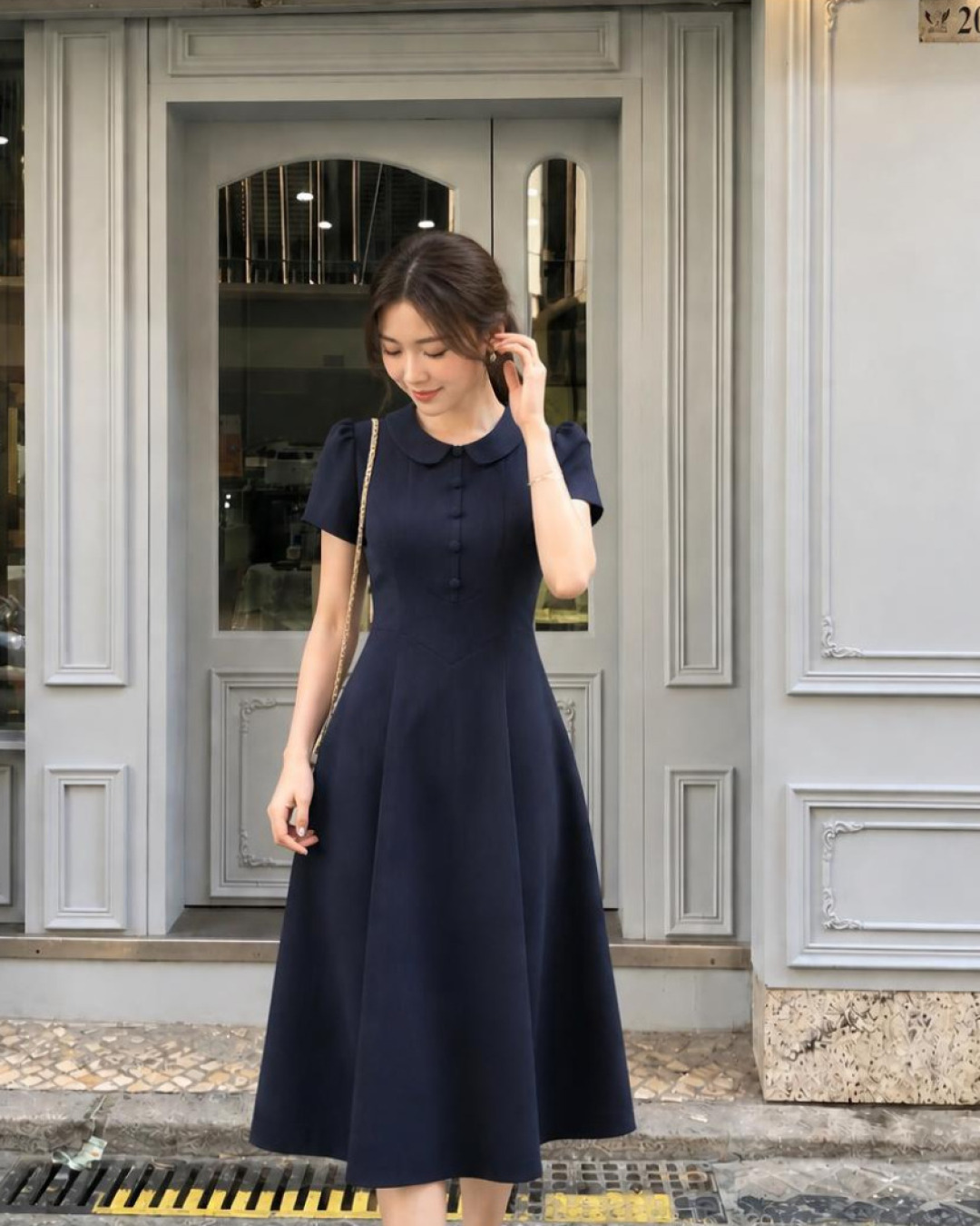 Orla – Váy chữ A Cổ Sen Tay Bồng — Xanh than đậm — Chính diện · Bán thân · Lifestyle