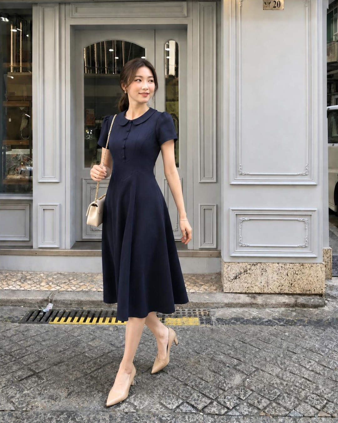 Orla – Váy chữ A Cổ Sen Tay Bồng — Xanh than đậm — 3/4 trước · Toàn thân · Lifestyle