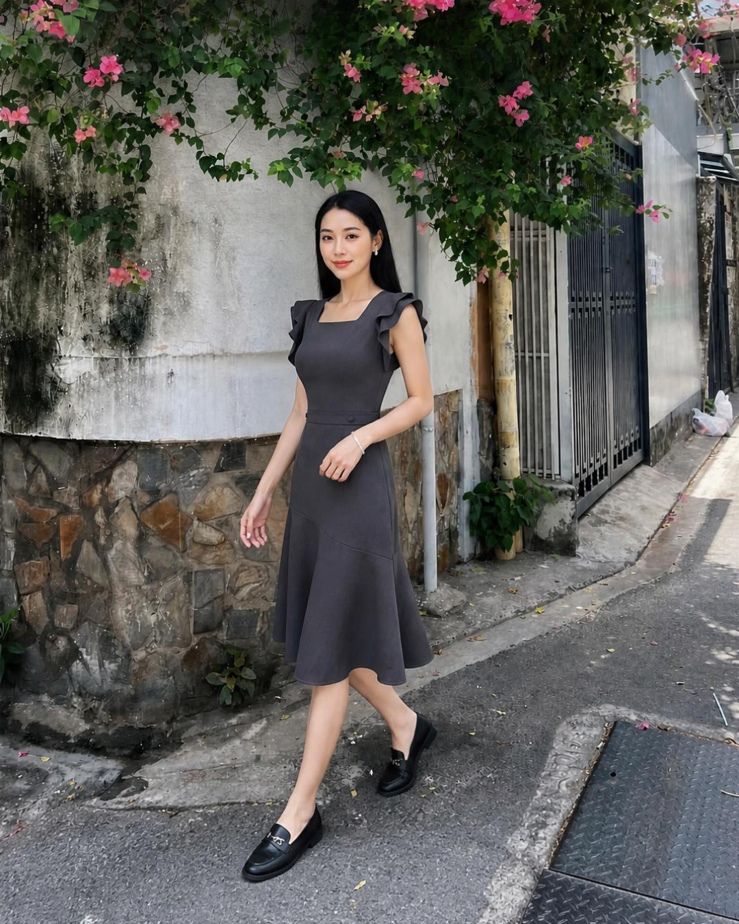 Dari – Váy Midi Cổ vuông Tay Bèo Tùng Xoè Rủ — Xám đậm