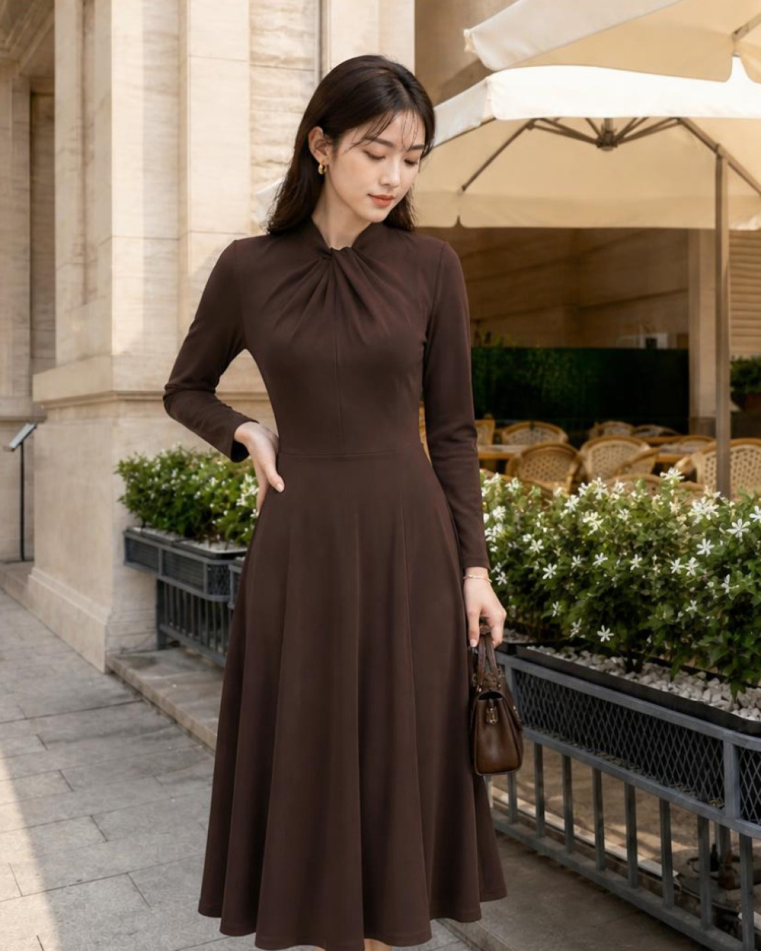 Nadia – Váy Midi Cổ tròn Xoắn Nếp — Nâu chocolate