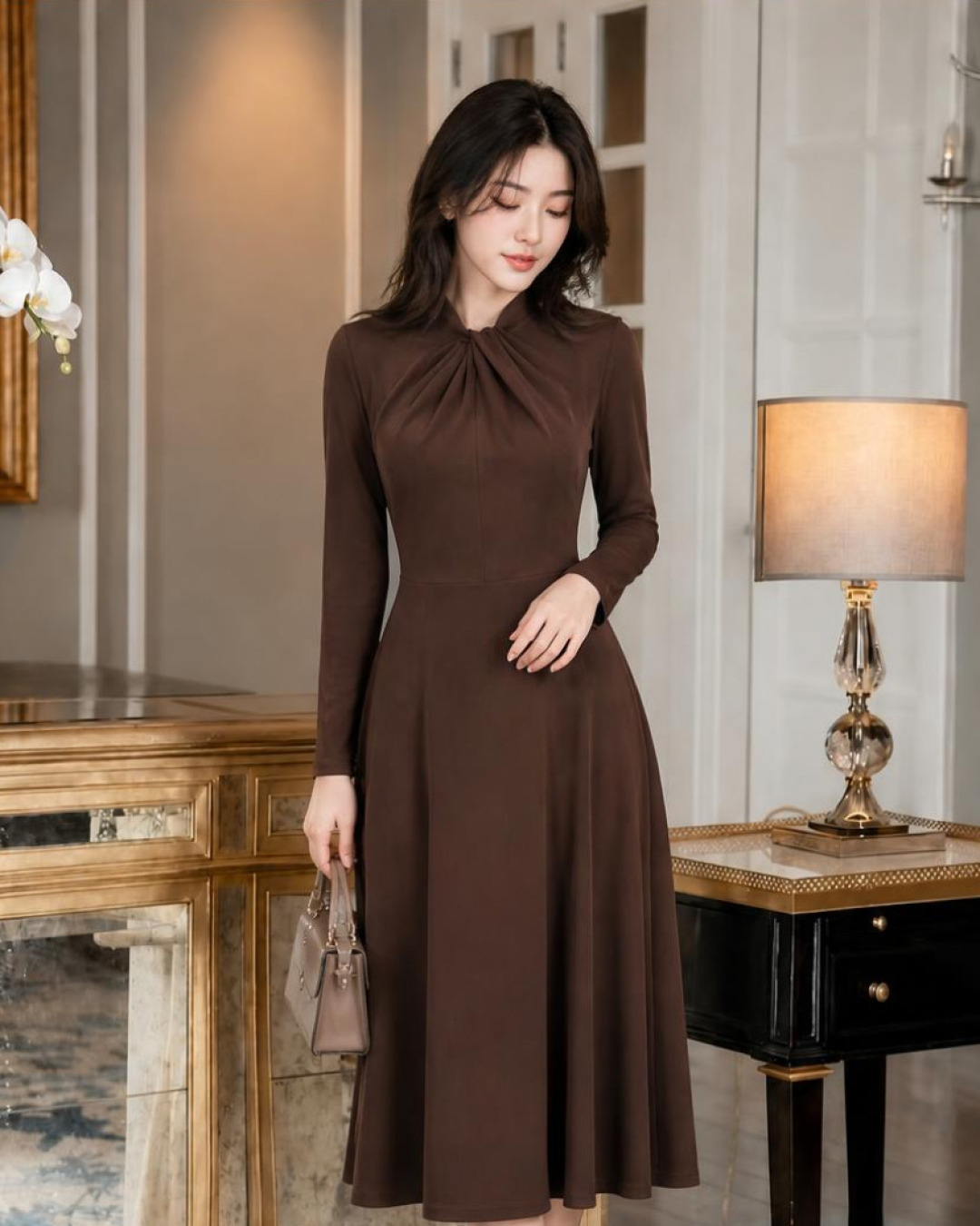 Nadia – Váy Midi Cổ tròn Xoắn Nếp — Nâu chocolate — Chính diện · Bán thân · Lifestyle