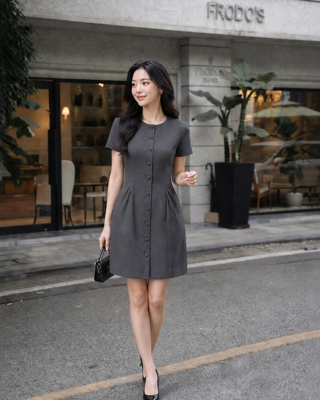 Camila – Váy Mini Cổ Tròn Tay Cộc Nhún 2 Bên Hông — Xám đậm