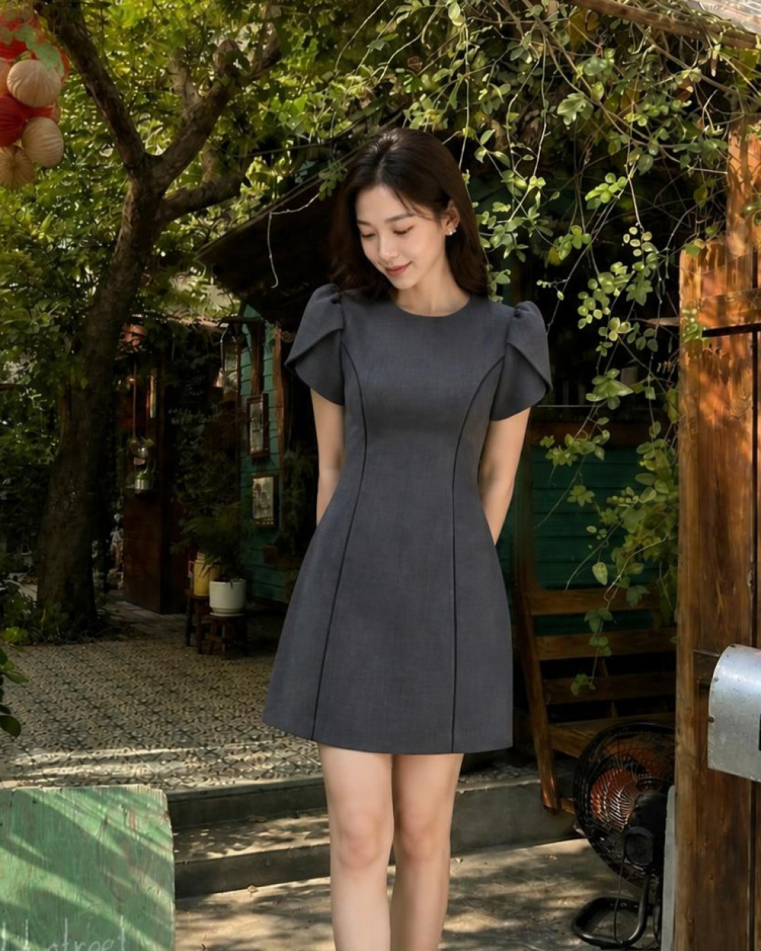 Zyra – Váy Mini Cổ tròn Tay Nụ Hoa Hồng — Xám đậm