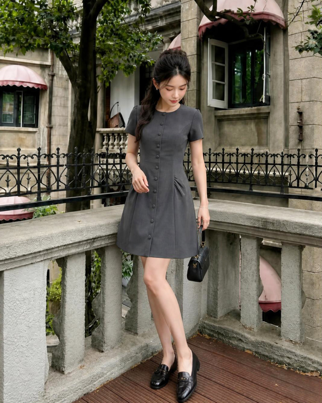 Camila – Váy Mini Cổ Tròn Tay Cộc Nhún 2 Bên Hông — Xám đậm